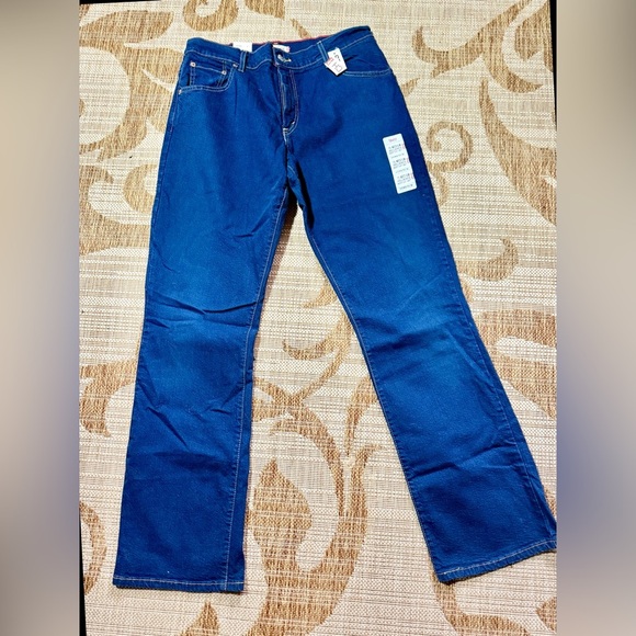 LEVIS misses Bootcut jeans 550
Relaxed denim
Size 12 
Stretch 
Brand new! - Picture 2 of 6